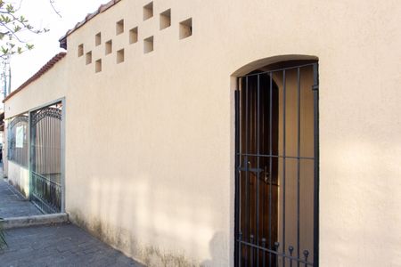 Casa para alugar com 345m², 4 quartos e 4 vagas Casa para alugar com 345m², 4 quartos e 4 vagasFachada