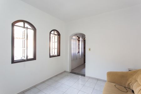 Casa para alugar com 345m², 4 quartos e 4 vagas Casa para alugar com 345m², 4 quartos e 4 vagasSala 2