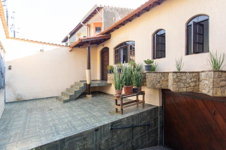 Casa para alugar com 345m², 4 quartos e 4 vagas Casa para alugar com 345m², 4 quartos e 4 vagasÁrea Externa