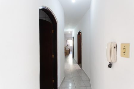 Casa para alugar com 345m², 4 quartos e 4 vagas Casa para alugar com 345m², 4 quartos e 4 vagasCorredor