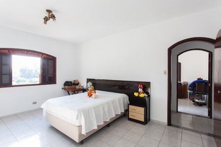 Casa para alugar com 345m², 4 quartos e 4 vagas Casa para alugar com 345m², 4 quartos e 4 vagasSuíte