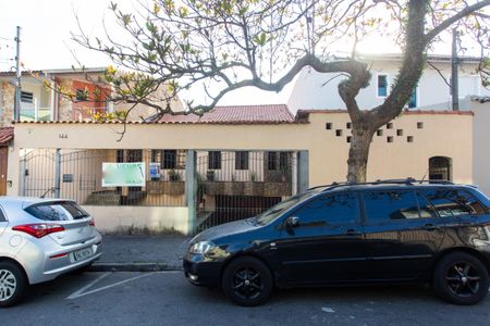 Casa para alugar com 345m², 4 quartos e 4 vagas Casa para alugar com 345m², 4 quartos e 4 vagasFachada