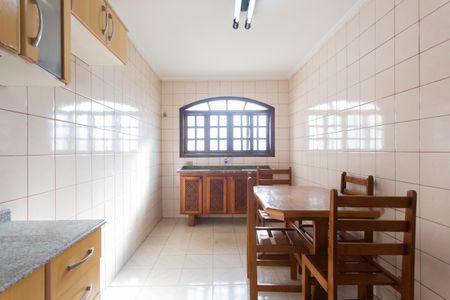 Casa para alugar com 345m², 4 quartos e 4 vagas Casa para alugar com 345m², 4 quartos e 4 vagasCozinha 2