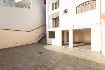 Casa para alugar com 345m², 4 quartos e 4 vagas Casa para alugar com 345m², 4 quartos e 4 vagasQuintal