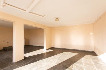 Casa para alugar com 345m², 4 quartos e 4 vagas Casa para alugar com 345m², 4 quartos e 4 vagasÁrea de Serviço 2