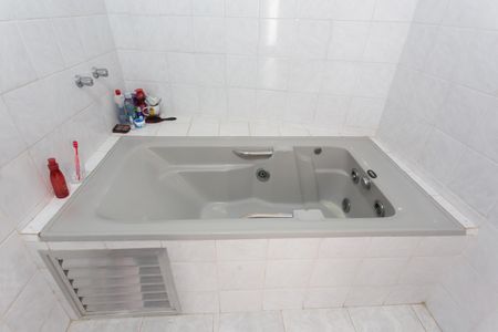 Casa para alugar com 345m², 4 quartos e 4 vagas Casa para alugar com 345m², 4 quartos e 4 vagasBanheiro da Suíte