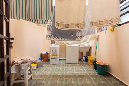 Casa para alugar com 345m², 4 quartos e 4 vagas Casa para alugar com 345m², 4 quartos e 4 vagasÁrea de Serviço 1