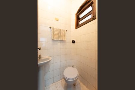 Casa para alugar com 345m², 4 quartos e 4 vagas Casa para alugar com 345m², 4 quartos e 4 vagasLavabo