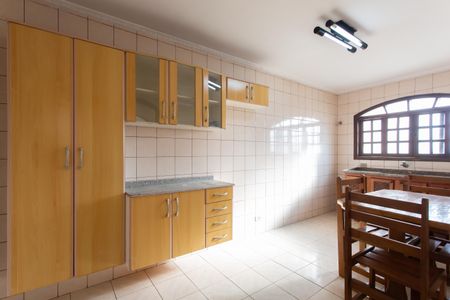 Casa para alugar com 345m², 4 quartos e 4 vagas Casa para alugar com 345m², 4 quartos e 4 vagasCozinha 2