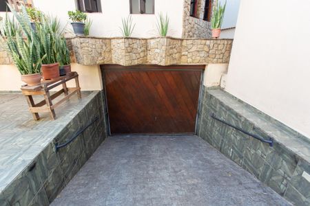 Casa para alugar com 345m², 4 quartos e 4 vagas Casa para alugar com 345m², 4 quartos e 4 vagasÁrea Externa