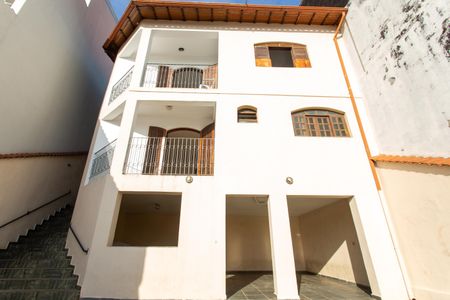 Casa para alugar com 345m², 4 quartos e 4 vagas Casa para alugar com 345m², 4 quartos e 4 vagasQuintal