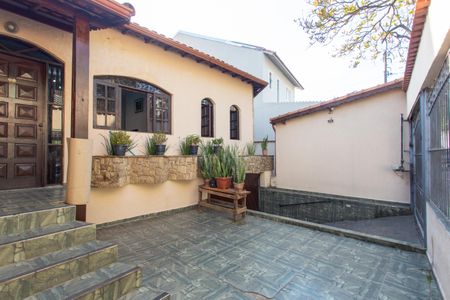 Casa para alugar com 345m², 4 quartos e 4 vagas Casa para alugar com 345m², 4 quartos e 4 vagasÁrea Externa