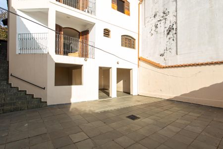 Casa para alugar com 345m², 4 quartos e 4 vagas Casa para alugar com 345m², 4 quartos e 4 vagasQuintal