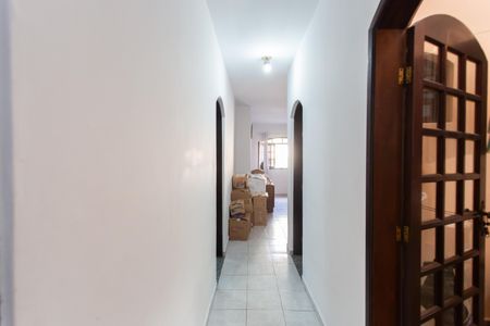 Casa para alugar com 345m², 4 quartos e 4 vagas Casa para alugar com 345m², 4 quartos e 4 vagasCorredor