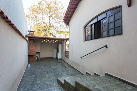 Casa para alugar com 345m², 4 quartos e 4 vagas Casa para alugar com 345m², 4 quartos e 4 vagasÁrea comum - Churrasqueira