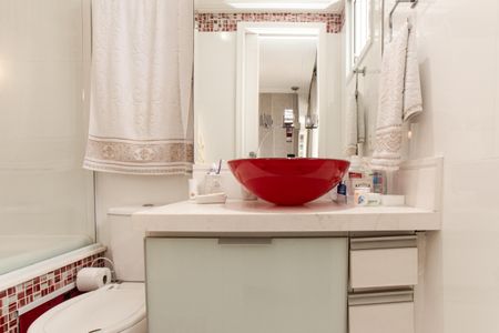 Apartamento à venda com 97m², 2 quartos e 2 vagas Apartamento à venda com 97m², 2 quartos e 2 vagasBanheiro da Suíte