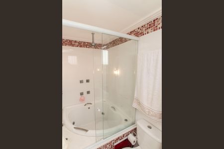 Apartamento à venda com 97m², 2 quartos e 2 vagas Apartamento à venda com 97m², 2 quartos e 2 vagasBanheiro da Suíte