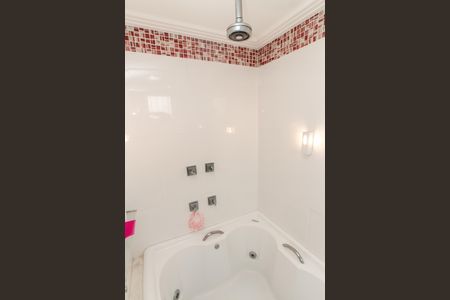 Apartamento à venda com 97m², 2 quartos e 2 vagas Apartamento à venda com 97m², 2 quartos e 2 vagasBanheiro da Suíte