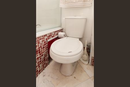 Apartamento à venda com 97m², 2 quartos e 2 vagas Apartamento à venda com 97m², 2 quartos e 2 vagasBanheiro da Suíte