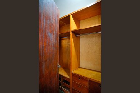 Casa à venda com 380m², 4 quartos e 3 vagasCloset da Suíte 2