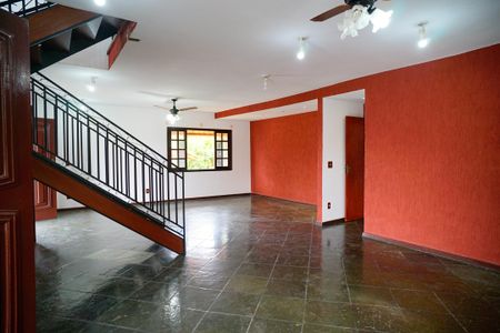 Casa à venda com 380m², 4 quartos e 3 vagasSala