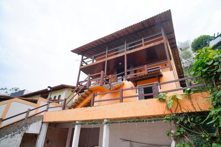 Casa à venda com 380m², 4 quartos e 3 vagasFachada