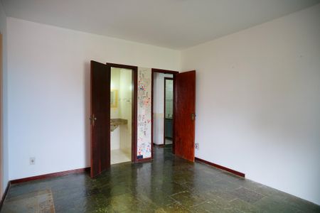 Casa à venda com 380m², 4 quartos e 3 vagasSuíte 3