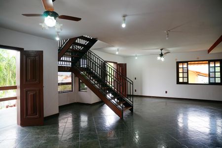 Casa à venda com 380m², 4 quartos e 3 vagasSala