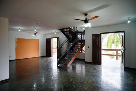 Sala de casa à venda com 4 quartos, 380m² em Camboinhas, Niterói