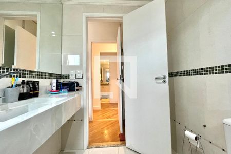Apartamento à venda com 112m², 3 quartos e 2 vagas Apartamento à venda com 112m², 3 quartos e 2 vagasBanheiro da Suíte