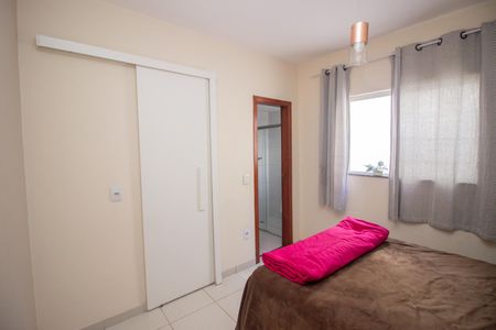 Casa à venda com 360m², 4 quartos e 4 vagasSuíte 2