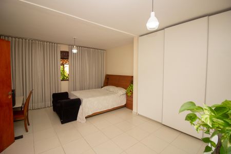 Casa à venda com 360m², 4 quartos e 4 vagasSuíte