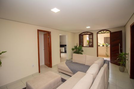 Casa à venda com 360m², 4 quartos e 4 vagasSala 2