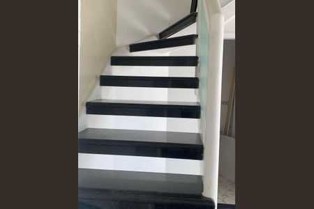 Apartamento para alugar com 80m², 2 quartos e 2 vagasEscada