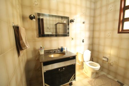 Casa à venda com 599m², 6 quartos e 6 vagasBanheiro social 2