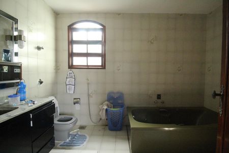 Casa à venda com 599m², 6 quartos e 6 vagasBanheiro da suíte 3