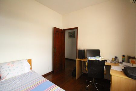 Casa à venda com 599m², 6 quartos e 6 vagasQuarto 2