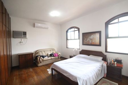 Casa à venda com 599m², 6 quartos e 6 vagasSuíte 3