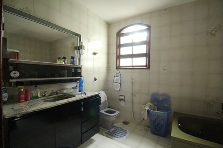 Casa à venda com 599m², 6 quartos e 6 vagasBanheiro da suíte 3