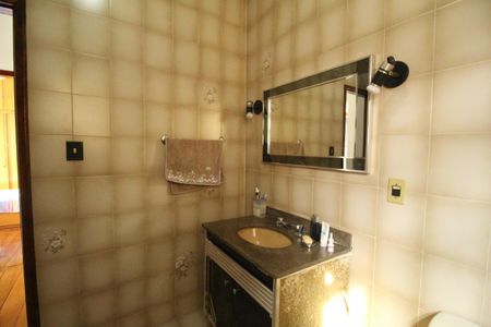 Casa à venda com 599m², 6 quartos e 6 vagasBanheiro social 2