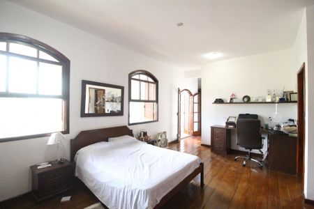 Casa à venda com 599m², 6 quartos e 6 vagasSuíte 3