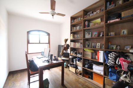 Casa à venda com 599m², 6 quartos e 6 vagasQuarto 1