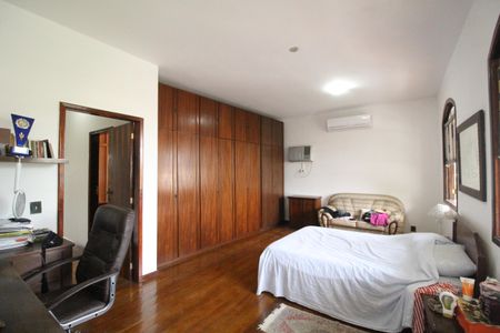 Casa à venda com 599m², 6 quartos e 6 vagasSuíte 3