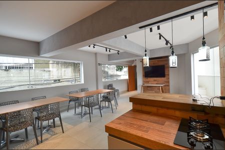 Apartamento à venda com 136m², 2 quartos e 2 vagas Apartamento à venda com 136m², 2 quartos e 2 vagasÁrea comum - Salão de festas