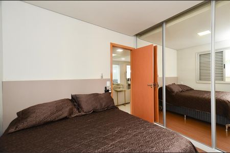 Apartamento à venda com 136m², 2 quartos e 2 vagas Apartamento à venda com 136m², 2 quartos e 2 vagasSuite