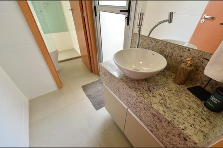 Apartamento à venda com 136m², 2 quartos e 2 vagas Apartamento à venda com 136m², 2 quartos e 2 vagasBanheiro Social