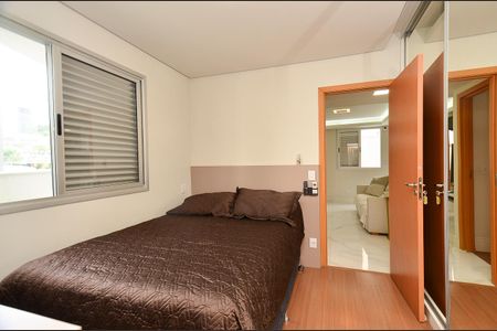 Apartamento à venda com 136m², 2 quartos e 2 vagas Apartamento à venda com 136m², 2 quartos e 2 vagasSuite