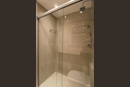 Banheiro de kitnet/studio para alugar com 1 quarto, 32m² em Indianópolis, São Paulo