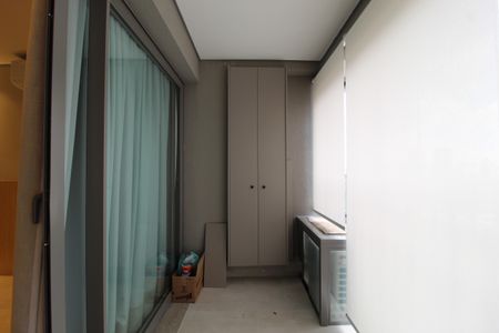 Varanda de kitnet/studio para alugar com 1 quarto, 32m² em Indianópolis, São Paulo