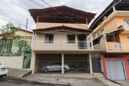 Casa à venda com 100m², 3 quartos e 2 vagasFachada